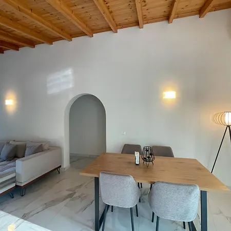 Magellanos Mint House- Kinopiastes * Kynopiástai