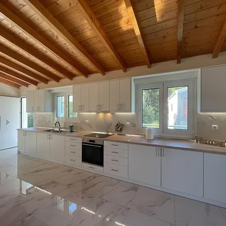 Magellanos Mint House- Kinopiastes * Kynopiástai