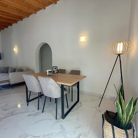 Magellanos Mint House- Kinopiastes Kynopiastai