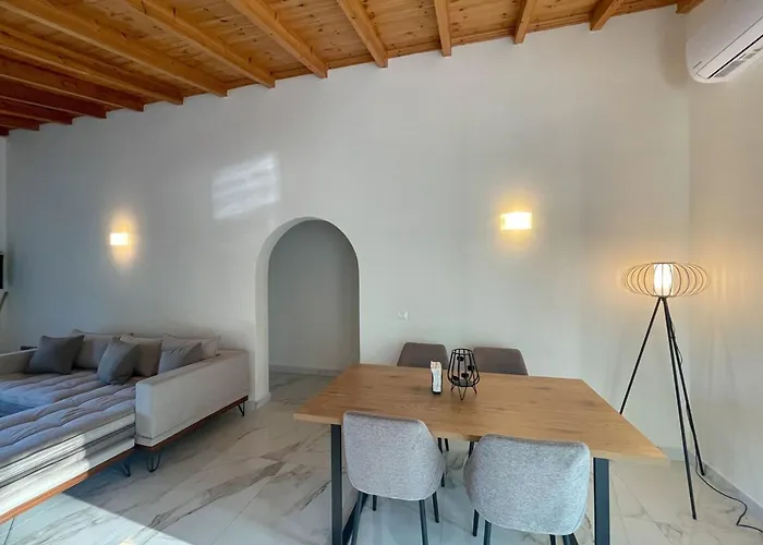Magellanos Mint House- Kinopiastes * Kynopiástai