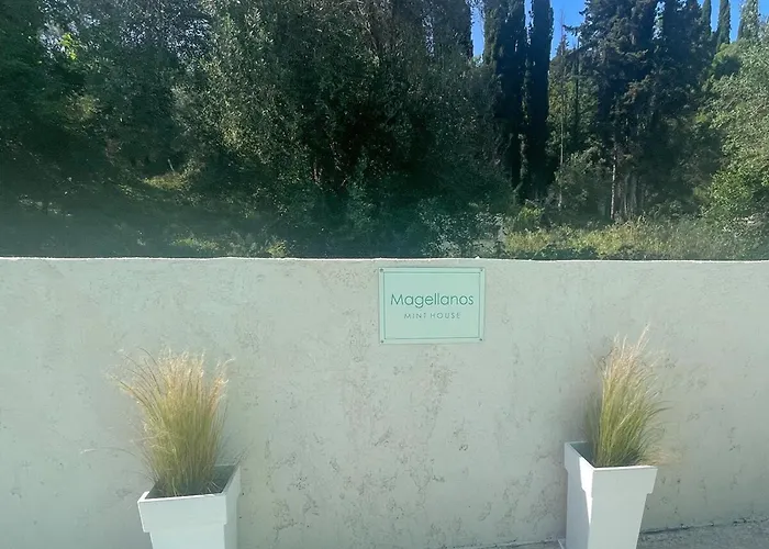 Magellanos Mint House- Kinopiastes Kynopiástai